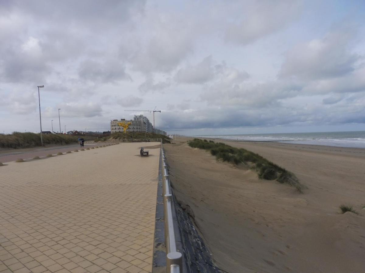 Studio On The Beach With Sea View Middelkerke Exterior photo