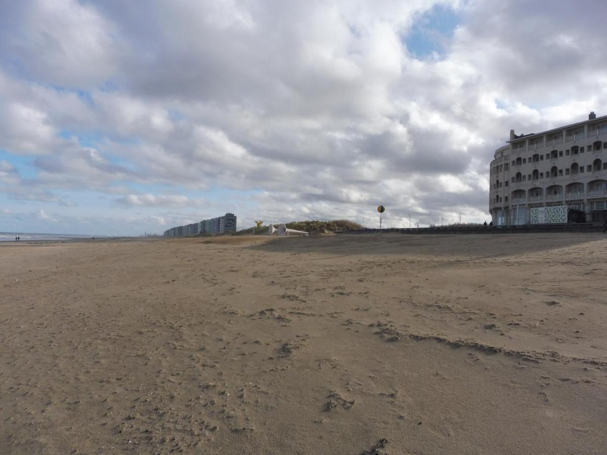 Studio On The Beach With Sea View Middelkerke Exterior photo